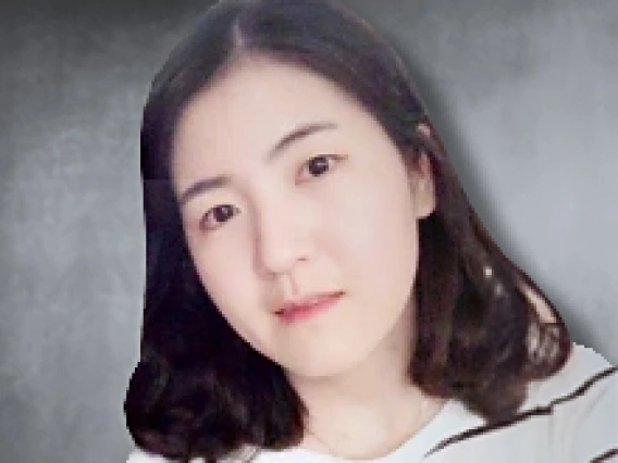 Head and shoulders shot of Lindsey Park.
