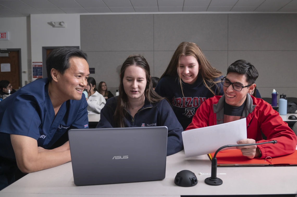 Dean Ahn meets with Nursing students